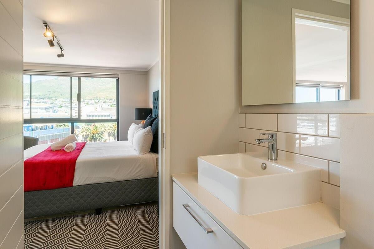 Penthouse 2 Bedroom - Biscuit Mill- *