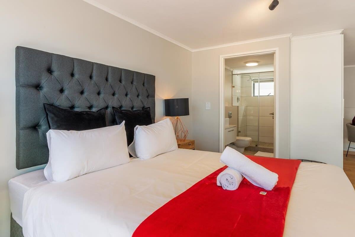 Penthouse 2 Bedroom - Biscuit Mill-